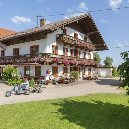 Nette Ferienwohnung In Mit Grill Und Garten